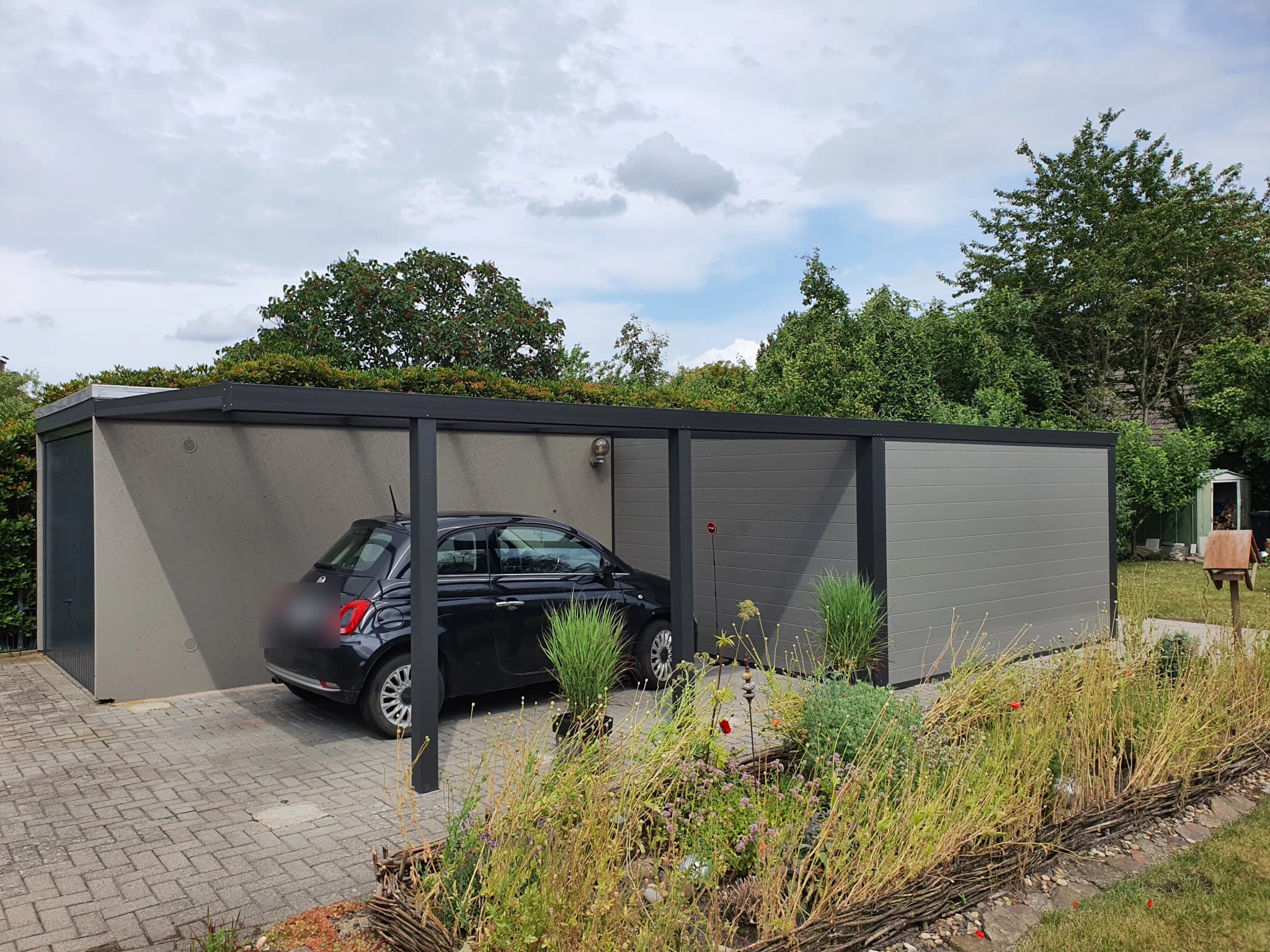Carport mit Garage